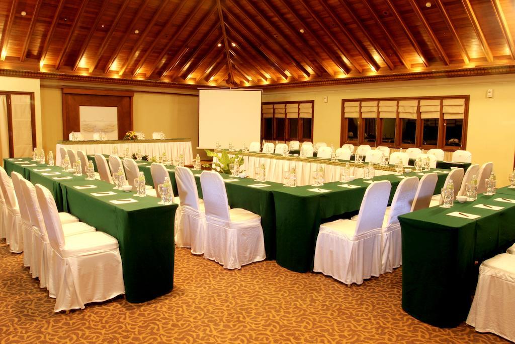 Laras Asri Resort & Spa Salatiga Exterior foto